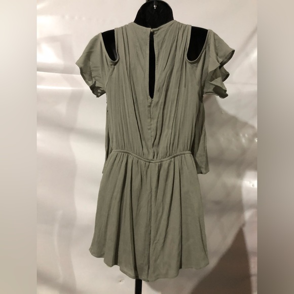 Women’s Open Shoulder Romper Size Medium - Picture 2 of 4